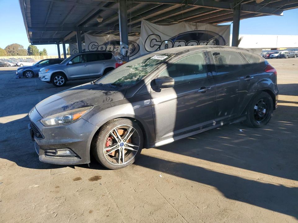 2016 Ford Focus მანქანა იყიდება აუქციონზე, vin: 1FADP3L96GL324996, აუქციონის ნომერი: 72740086