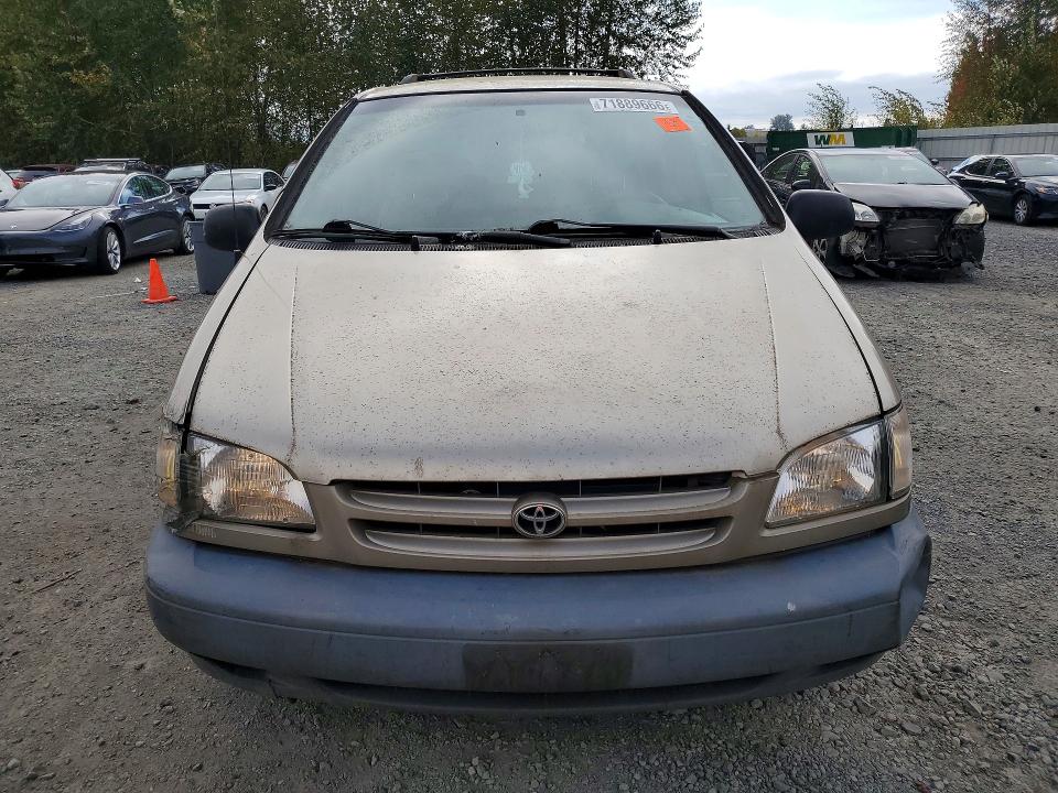 2000 Toyota Sienna მანქანა იყიდება აუქციონზე, vin: 4T3ZF13C9YU172990, აუქციონის ნომერი: 71889666