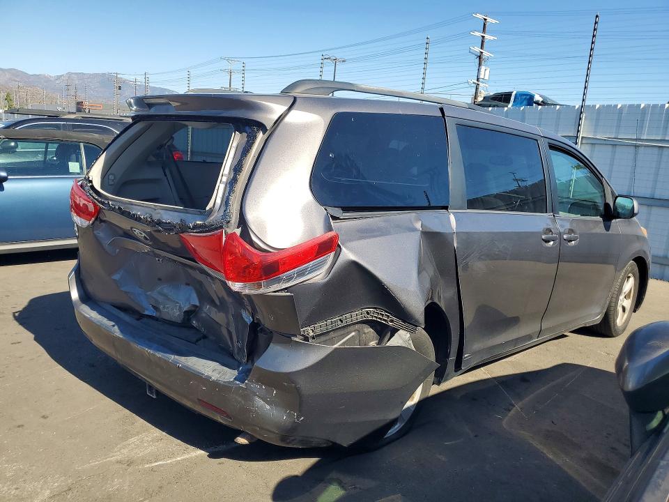 Aukcja sprzedaży 2011 Toyota Sienna, vin: 5TDKK3DC1BS046431, numer aukcji: 71466246