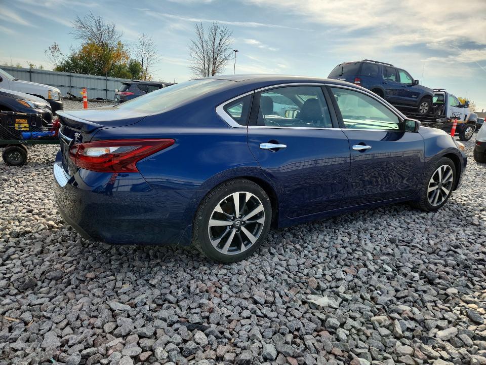 2017 Nissan Altima მანქანა იყიდება აუქციონზე, vin: 1N4AL3AP1HC122536, აუქციონის ნომერი: 70773456