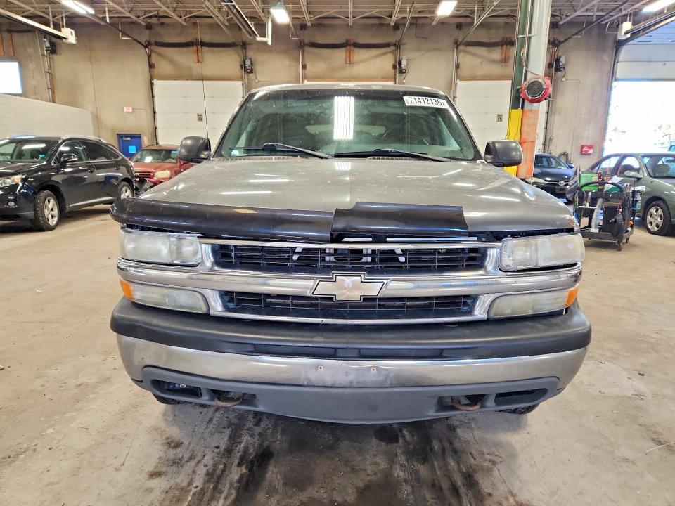 71412136 :رقم المزاد ، 1GNEK13ZX2J220136 vin ، 2002 Chevrolet Tahoe مزاد بيع