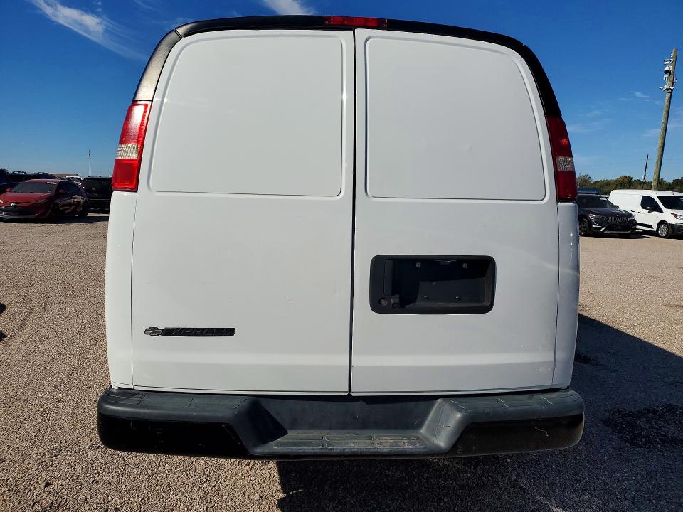 72610966 :رقم المزاد ، 1GCWGAFP9J1339898 vin ، 2018 Chevrolet Express G2500 مزاد بيع