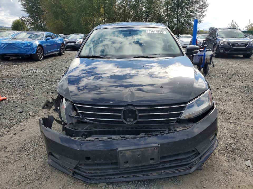 71676786 :رقم المزاد ، 3VWD17AJ2FM318509 vin ، 2015 Volkswagen Jetta مزاد بيع
