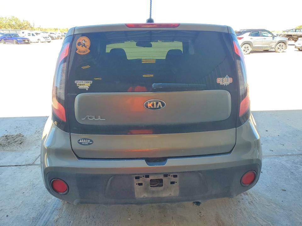 71304106 :رقم المزاد ، KNDJN2A29H7471262 vin ، 2017 Kia Soul مزاد بيع