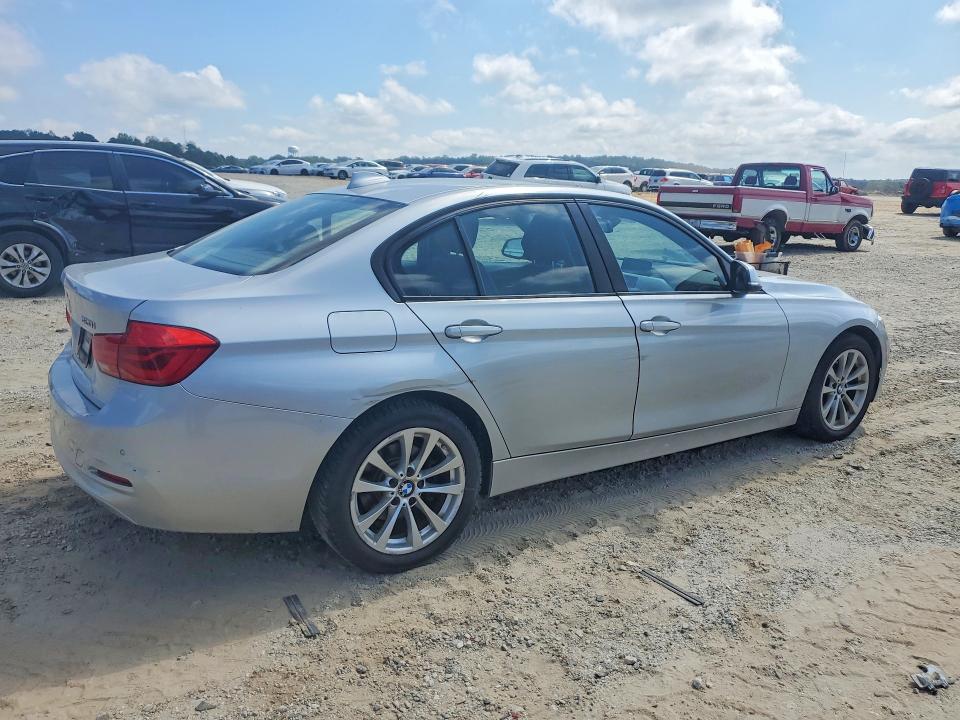 70930626 :رقم المزاد ، WBA8E1G58GNT35450 vin ، 2016 Bmw 320 مزاد بيع