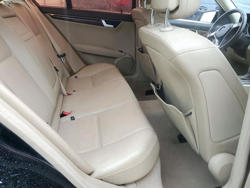 2014 Mercedes-benz C მანქანა იყიდება აუქციონზე, vin: WDDGF4HB7EA932360, აუქციონის ნომერი: 71788256