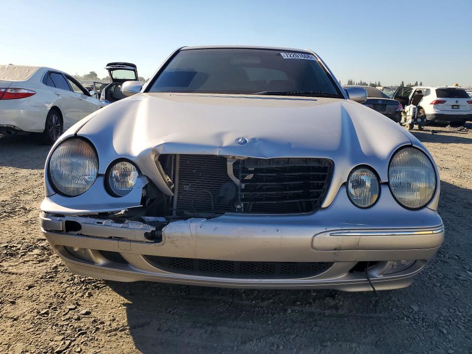 72201606 :رقم المزاد ، WDBJF65J82B464005 vin ، 2002 Mercedes-benz E مزاد بيع