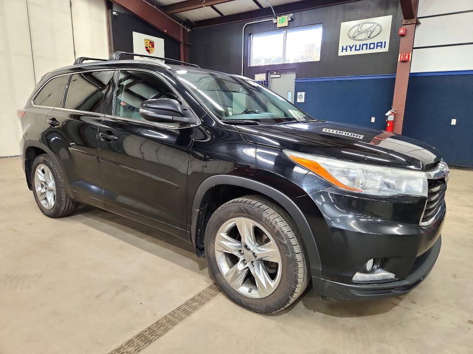 72881716 :رقم المزاد ، 5TDDKRFH8FS073216 vin ، 2015 Toyota Highlander مزاد بيع