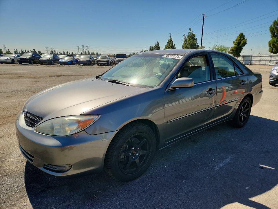 2002 Toyota Camry მანქანა იყიდება აუქციონზე, vin: JTDBF30K920008515, აუქციონის ნომერი: 70290176