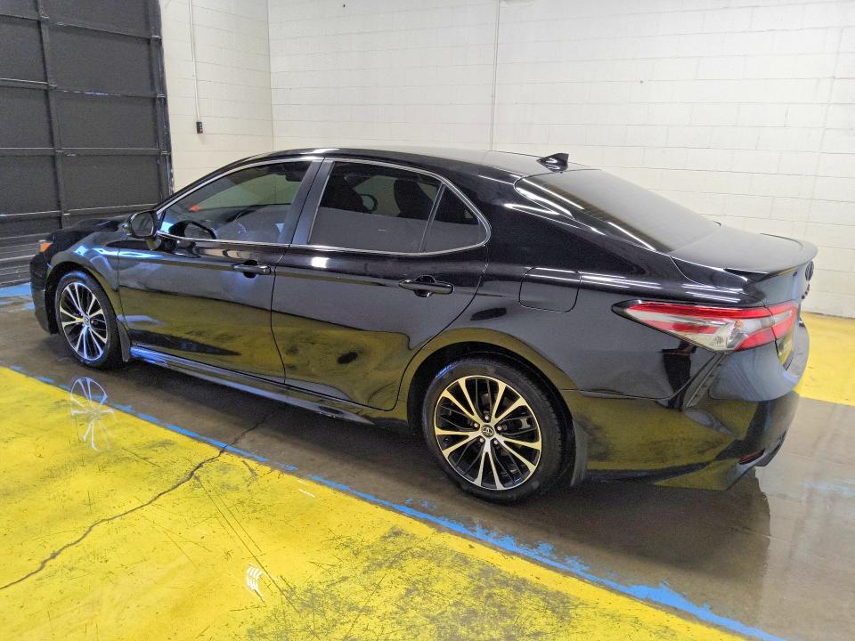 71677816 :رقم المزاد ، 4T1B11HK7KU270822 vin ، 2019 Toyota Camry مزاد بيع