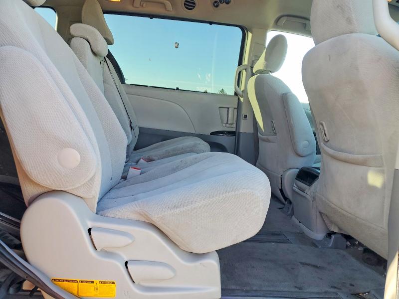 71636556 :رقم المزاد ، 5TDKK3DC7BS170350 vin ، 2011 Toyota Sienna مزاد بيع