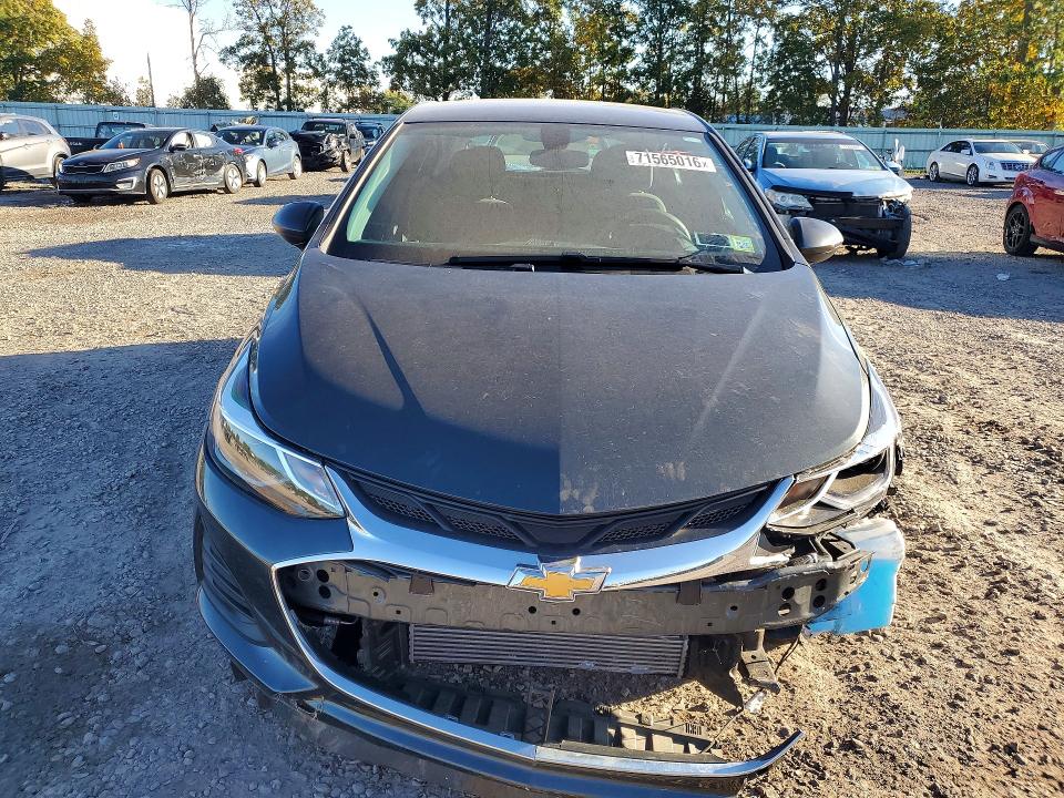 71565016 :رقم المزاد ، 3G1BE6SM4KS581455 vin ، 2019 Chevrolet Cruze مزاد بيع