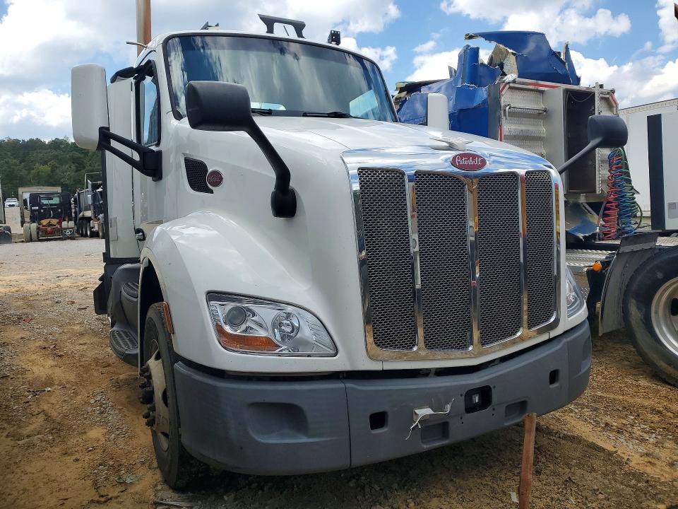 Продаж на аукціоні авто 2018 Peterbilt 579, vin: 1XPBA48X1JD478130, номер лоту: 69940986
