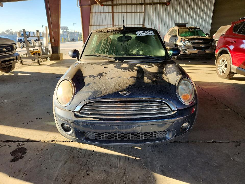 2010 Mini Cooper მანქანა იყიდება აუქციონზე, vin: WMWMR3C52ATZ18782, აუქციონის ნომერი: 72105476