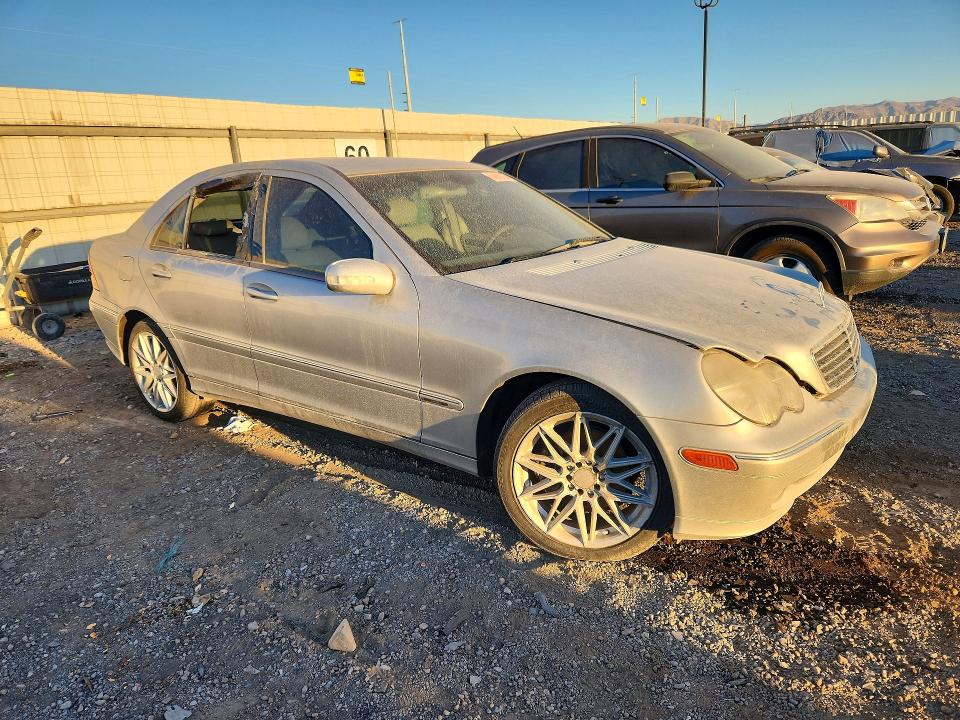 2004 Mercedes-benz C მანქანა იყიდება აუქციონზე, vin: WDBRF40J04F444048, აუქციონის ნომერი: 64696336