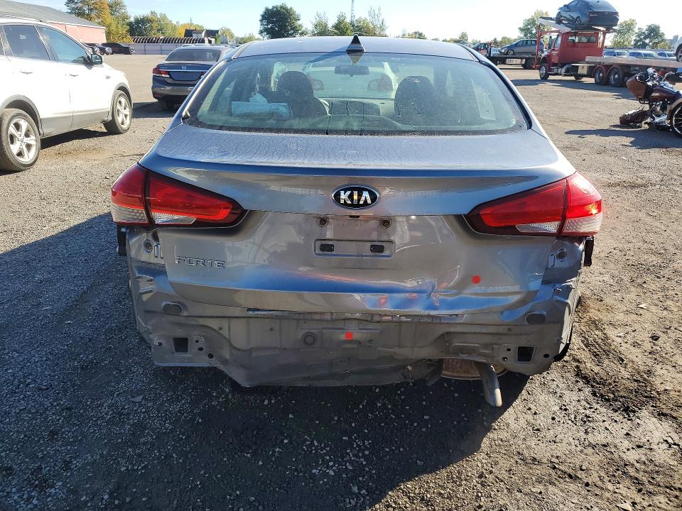 71646196 :رقم المزاد ، 3KPFL4A72JE261871 vin ، 2018 Kia Forte مزاد بيع