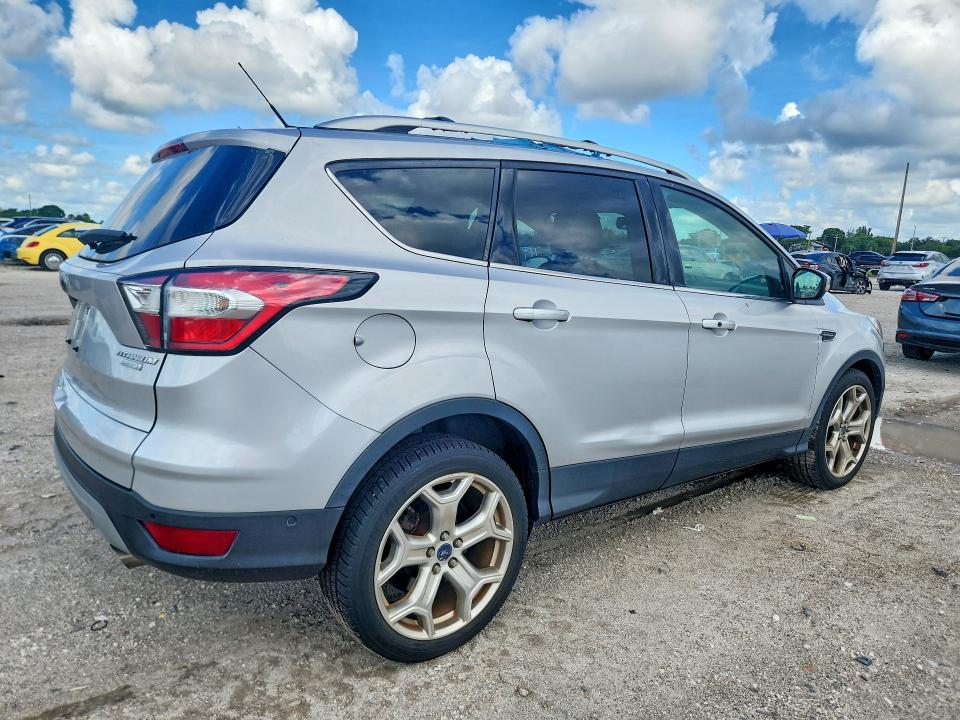 71462656 :رقم المزاد ، 1FMCU0J96HUA57995 vin ، 2017 Ford Escape مزاد بيع