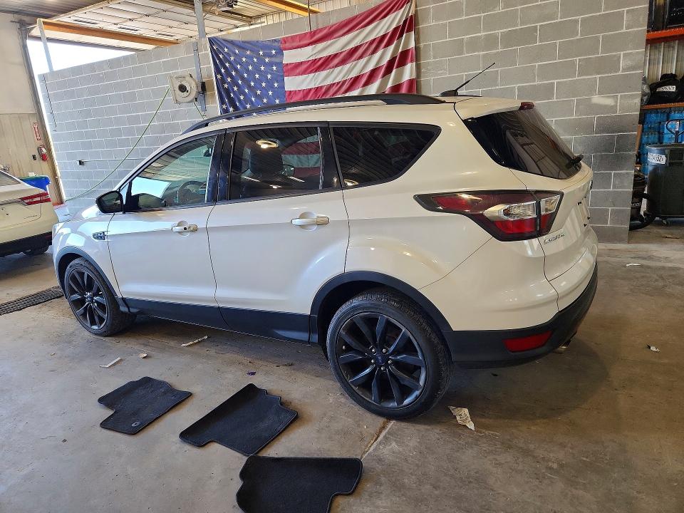 2017 Ford Escape მანქანა იყიდება აუქციონზე, vin: 1FMCU0JD3HUA03963, აუქციონის ნომერი: 71854426