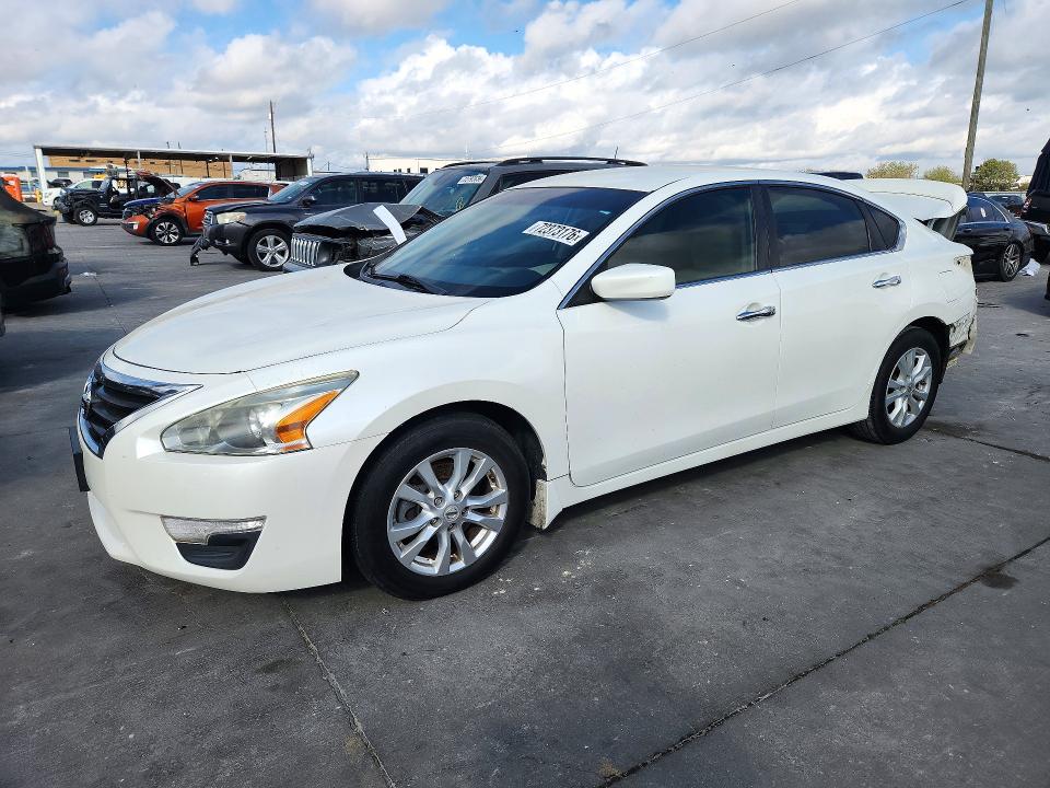 2015 Nissan Altima მანქანა იყიდება აუქციონზე, vin: 1N4AL3AP2FN340406, აუქციონის ნომერი: 72373176