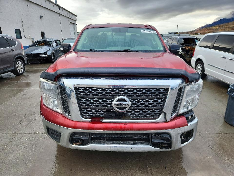72631446 :رقم المزاد ، 1N6AA1EJ9JN526542 vin ، 2018 Nissan Titan مزاد بيع