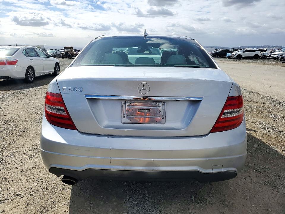Продаж на аукціоні авто 2012 Mercedes-benz C, vin: WDDGF4HB9CR234072, номер лоту: 72431736