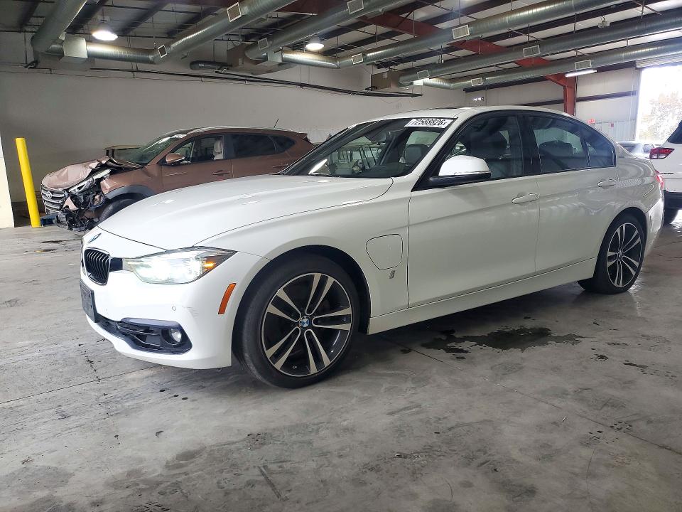 72588826 :رقم المزاد ، WBA8E1C53JA179998 vin ، 2018 Bmw 330e مزاد بيع