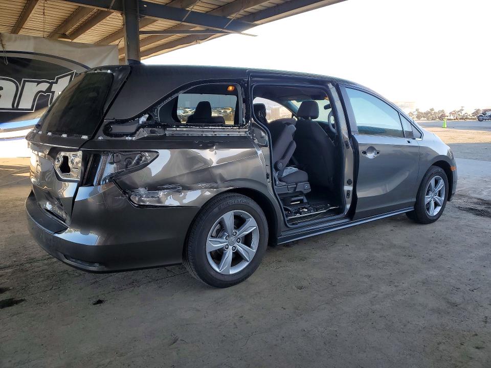 71854746 :رقم المزاد ، 5FNRL6H5XJB104399 vin ، 2018 Honda Odyssey مزاد بيع