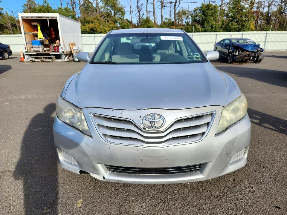 71717596 :رقم المزاد ، 4T1BF3EK4BU686084 vin ، 2011 Toyota Camry مزاد بيع