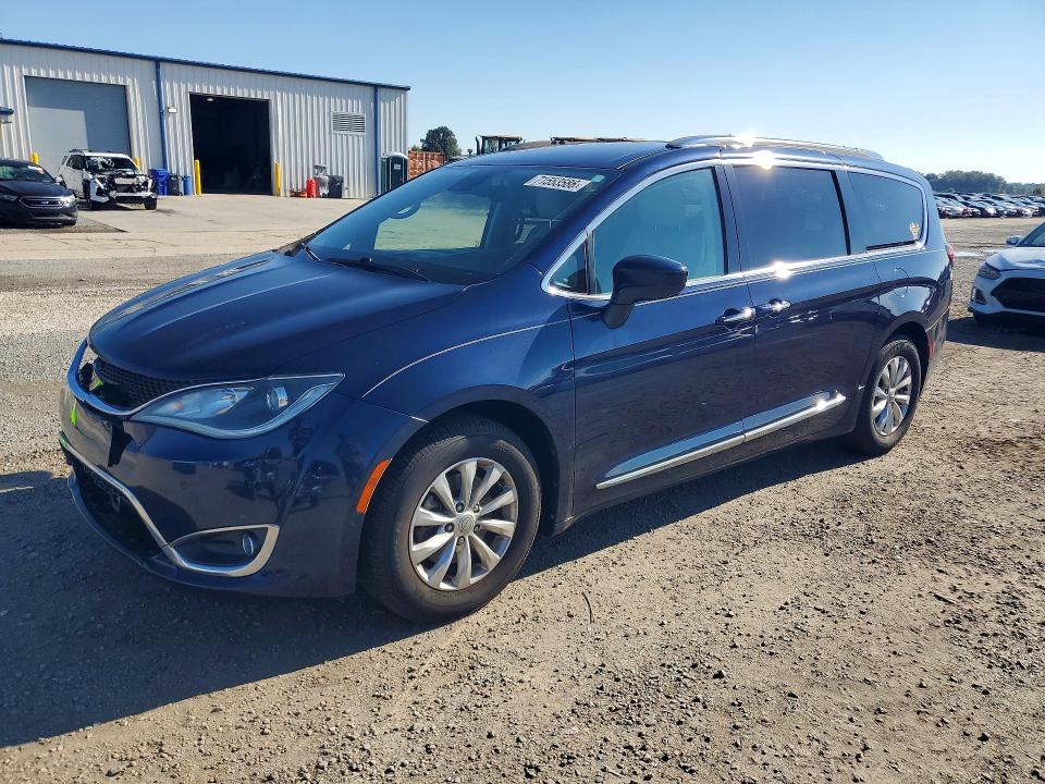 Продажа на аукционе авто 2018 Chrysler Pacifica, vin: 2C4RC1EG5JR108518, номер лота: 71553586