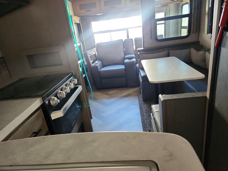 63722866 :رقم المزاد ، 5RXPB3025M1448971 vin ، 2021 Twilight Rvs Signature Series M-2 مزاد بيع