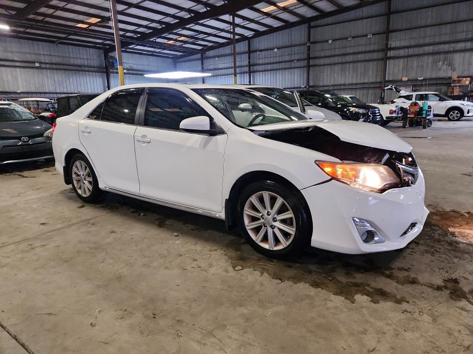 71621606 :رقم المزاد ، 4T1BK1FK1DU533809 vin ، 2013 Toyota Camry مزاد بيع