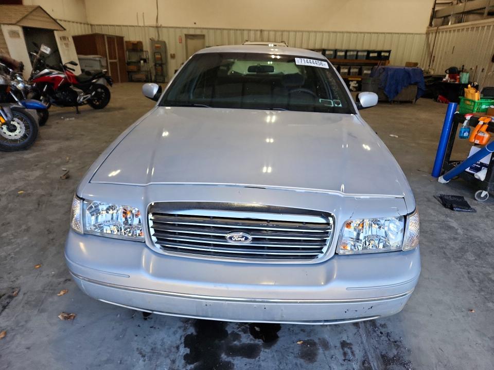 71444456 :رقم المزاد ، 2FAFP71W1XX116004 vin ، 1999 Ford Crown Victoria مزاد بيع