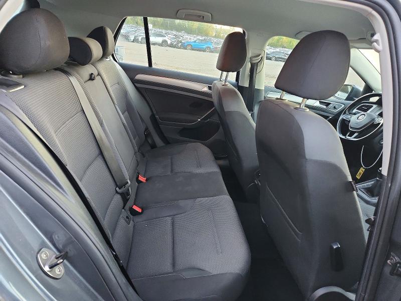 70524426 :رقم المزاد ، 3VW117AUXHM044685 vin ، 2017 Volkswagen Golf مزاد بيع