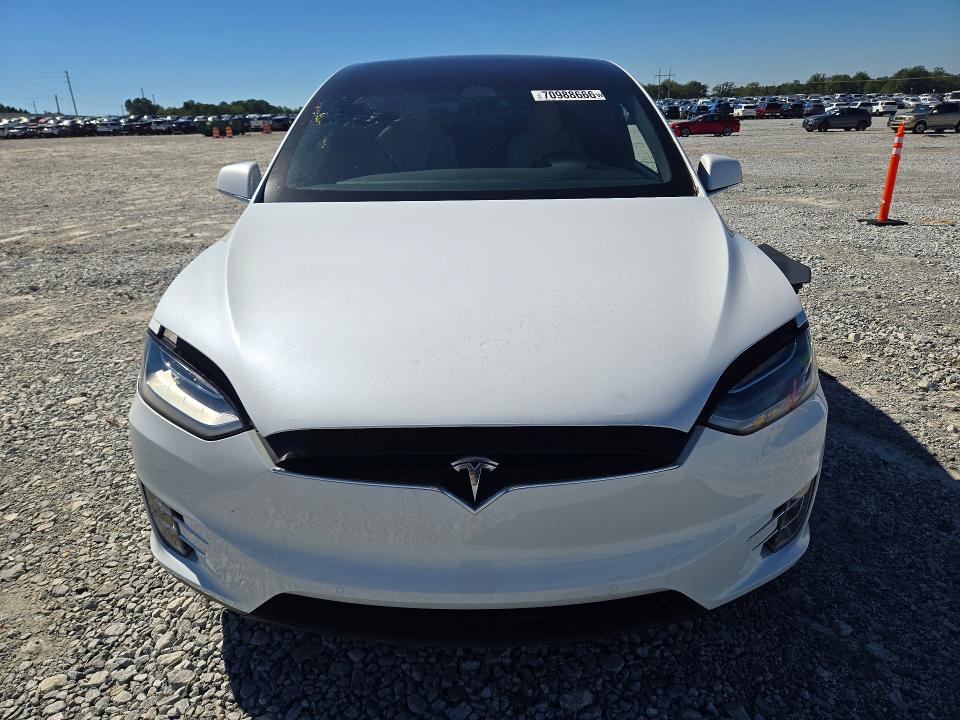 70988666 :رقم المزاد ، 5YJXCDE24LF299425 vin ، 2020 Tesla Model X مزاد بيع