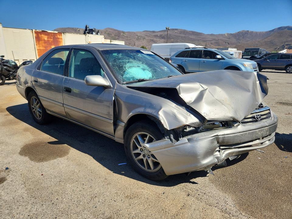 70952326 :رقم المزاد ، 4T1BG22K51U043284 vin ، 2001 Toyota Camry مزاد بيع
