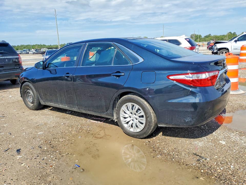 71235836 :رقم المزاد ، 4T1BF1FK6FU899286 vin ، 2015 Toyota Camry مزاد بيع