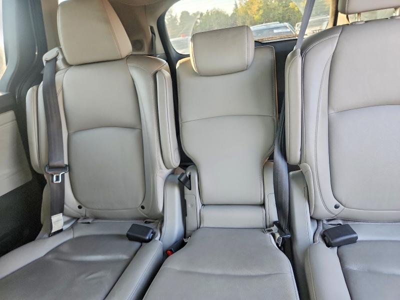 Продаж на аукціоні авто 2018 Honda Odyssey, vin: 5FNRL6H95JB031137, номер лоту: 71292036