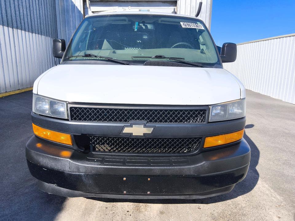 70786916 :رقم المزاد ، 1GCWGAFP4J1189375 vin ، 2018 Chevrolet Express G2500 مزاد بيع