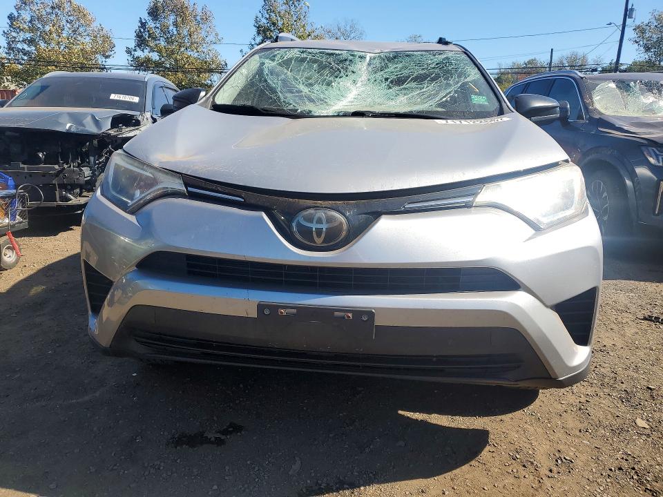 Продаж на аукціоні авто 2018 Toyota Rav4, vin: JTMBFREV0JJ229855, номер лоту: 71712266