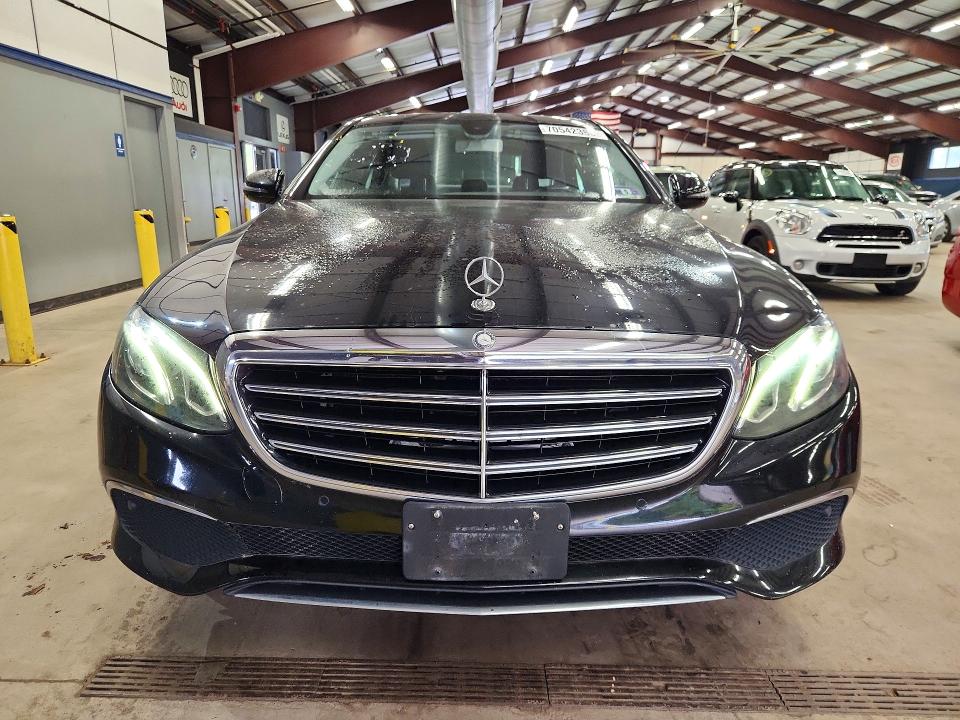 70542386 :رقم المزاد ، WDDZF4KB1HA201428 vin ، 2017 Mercedes-benz E مزاد بيع