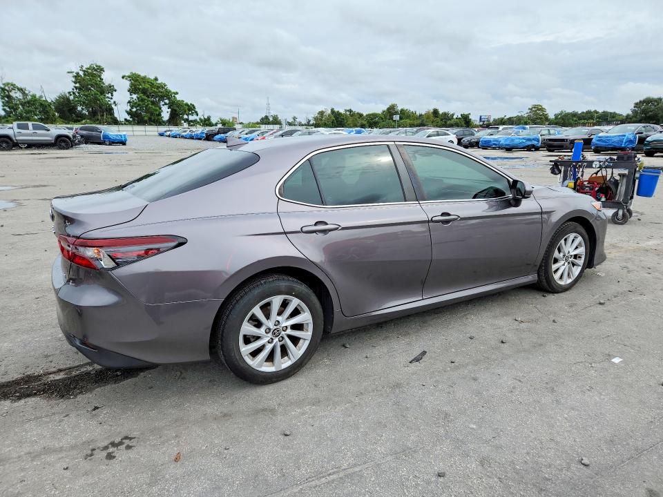 Продажа на аукционе авто 2021 Toyota Camry, vin: 4T1C11AK0MU615948, номер лота: 71031526