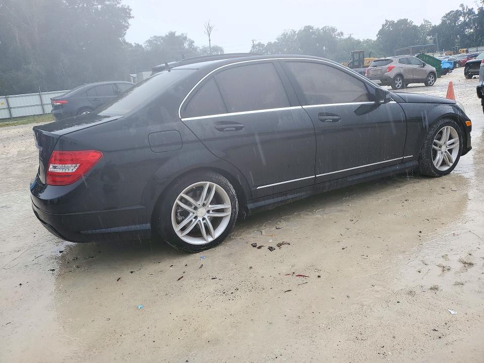 2014 Mercedes-benz C მანქანა იყიდება აუქციონზე, vin: WDDGF4HB7EA932360, აუქციონის ნომერი: 71788256