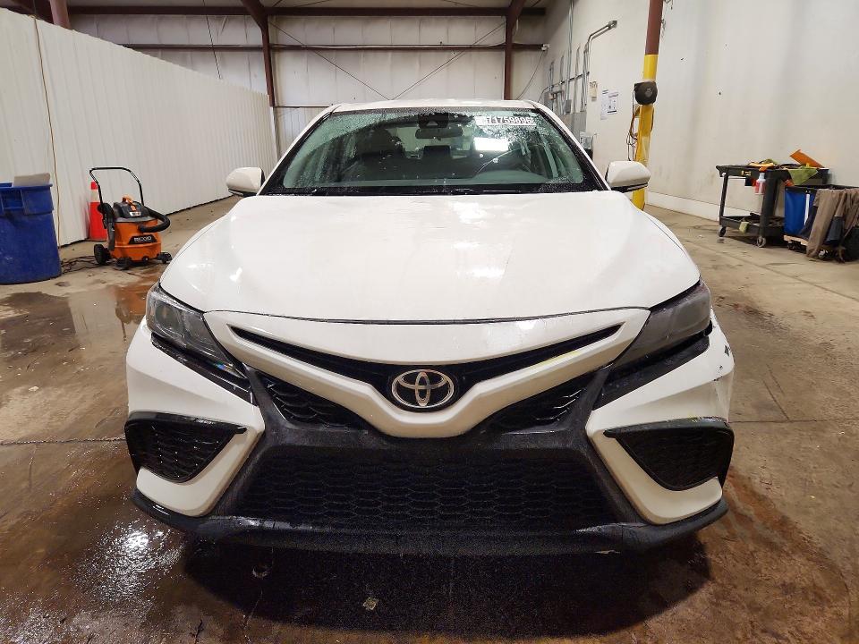 Продажа на аукционе авто 2022 Toyota Camry, vin: 4T1G11AK8NU628899, номер лота: 71759896