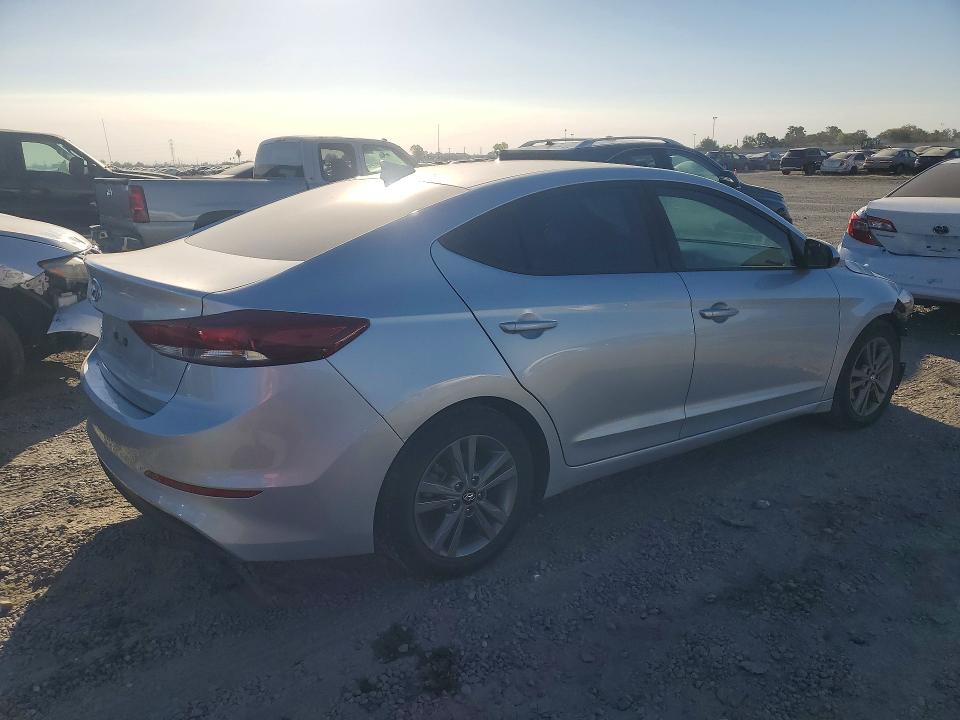 71071816 :رقم المزاد ، 5NPD84LF6JH329646 vin ، 2018 Hyundai Elantra مزاد بيع