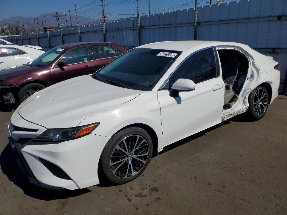 2018 Toyota Camry მანქანა იყიდება აუქციონზე, vin: 4T1B11HK3JU636872, აუქციონის ნომერი: 70668516