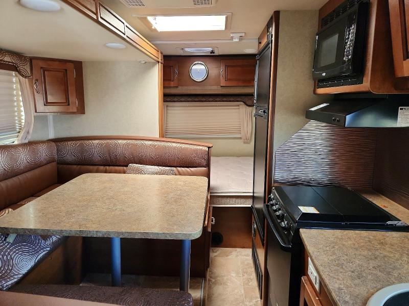 69579186 :رقم المزاد ، 56YTT1627DL313327 vin ، 2014 Lance Recreational Vehicle (rv) مزاد بيع