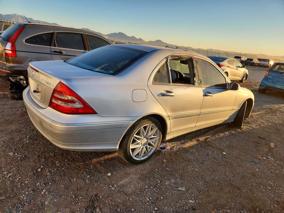 2004 Mercedes-benz C მანქანა იყიდება აუქციონზე, vin: WDBRF40J04F444048, აუქციონის ნომერი: 64696336