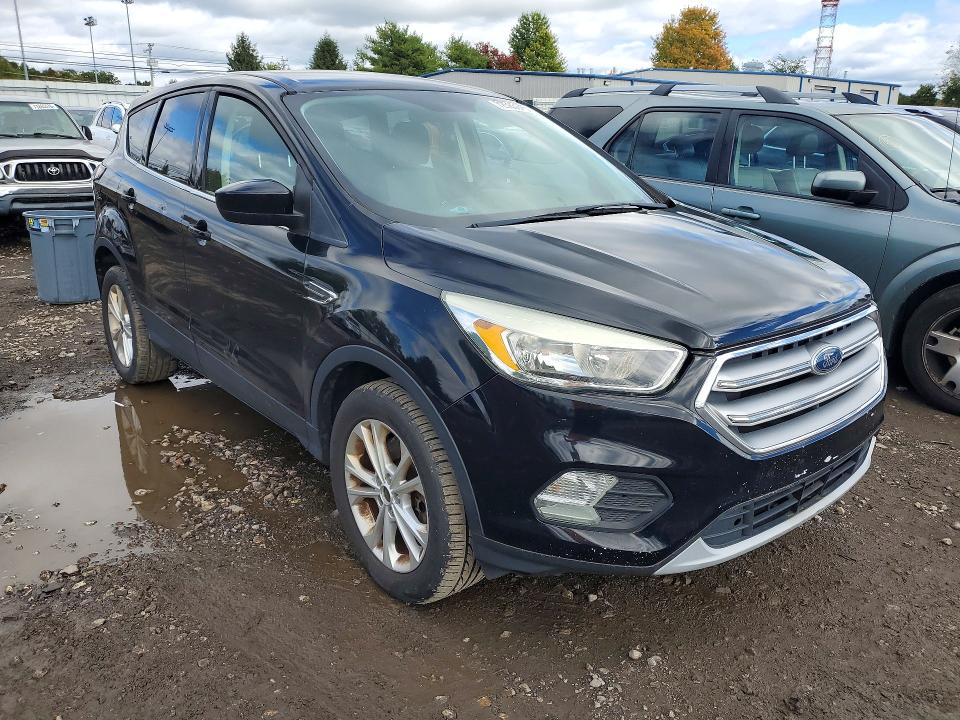 2017 Ford Escape მანქანა იყიდება აუქციონზე, vin: 1FMCU9G94HUB04212, აუქციონის ნომერი: 72585676