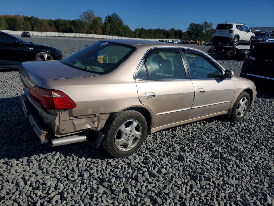 2000 Honda Accord მანქანა იყიდება აუქციონზე, vin: 1HGCG5657YA032444, აუქციონის ნომერი: 71791876