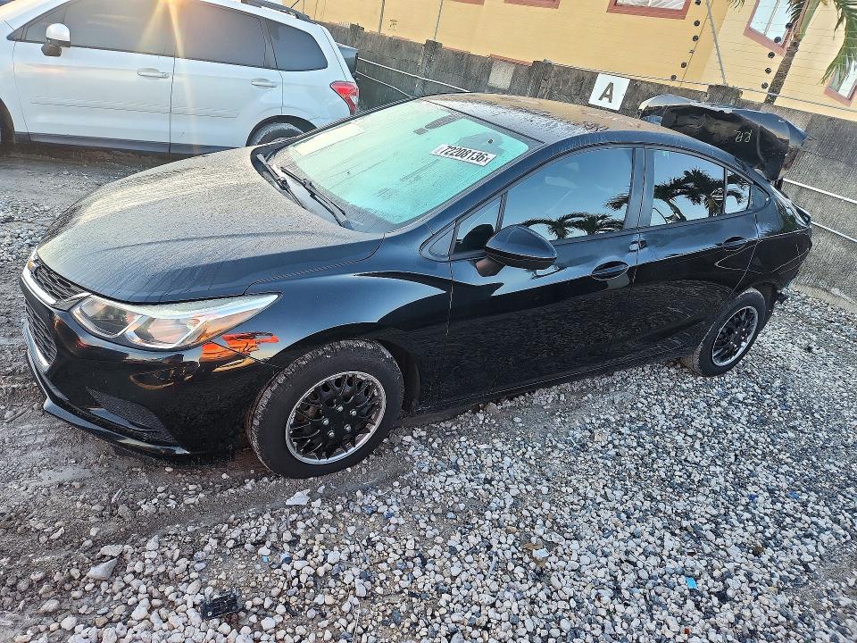 72208136 :رقم المزاد ، 1G1BC5SM7J7201022 vin ، 2018 Chevrolet Cruze مزاد بيع